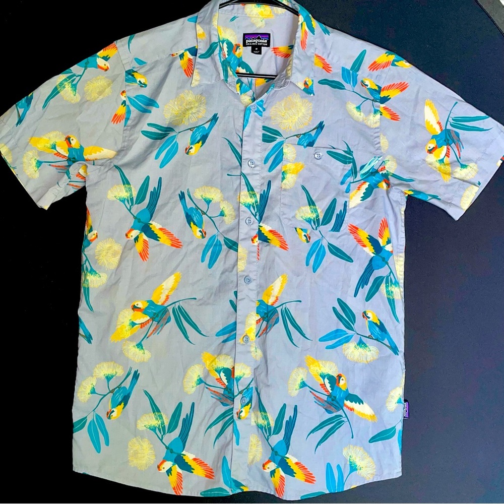 Patagonia organic mens short sleeve button up tropical Hawaiian style shirt M
